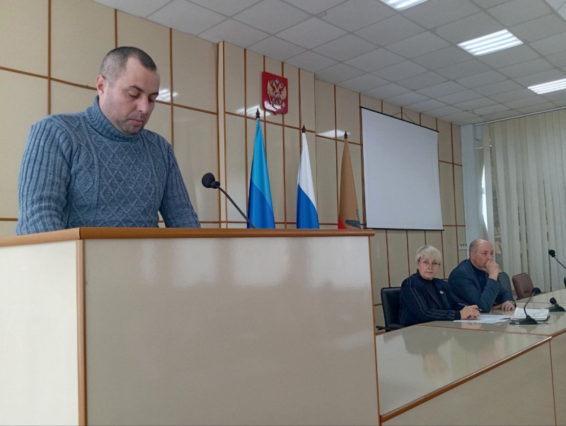 В Славяносербске состоялись публичные слушания.