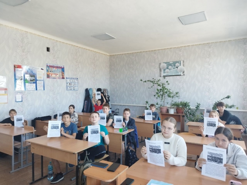 В пгт. Фрунзе учащимся школы рассказали о запрете нахождения в заброшенных зданиях.