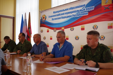 В Славяносербске провели совещание с военным комиссариатом ЛНР.