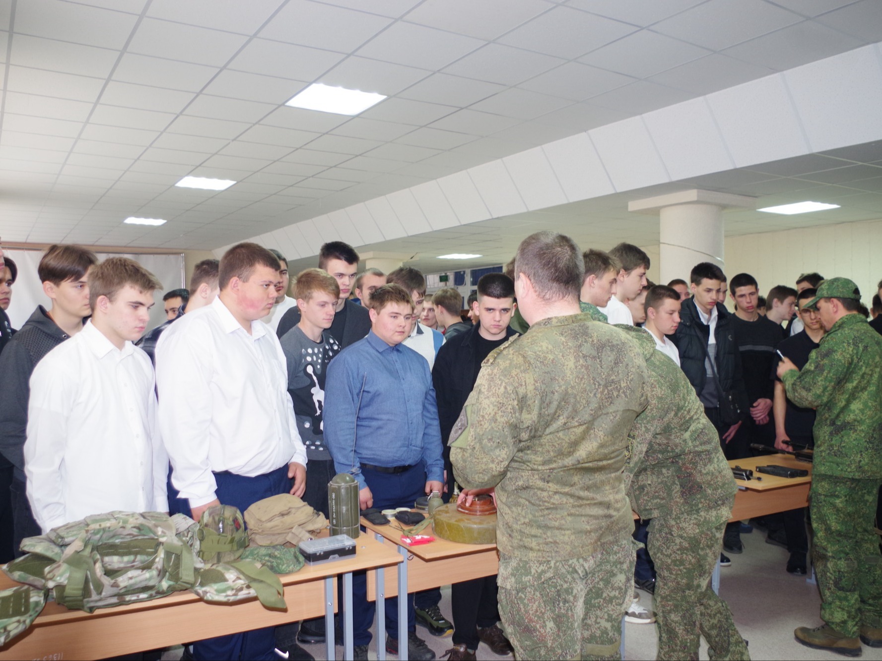 В Славяносербске прошел «День призывника».