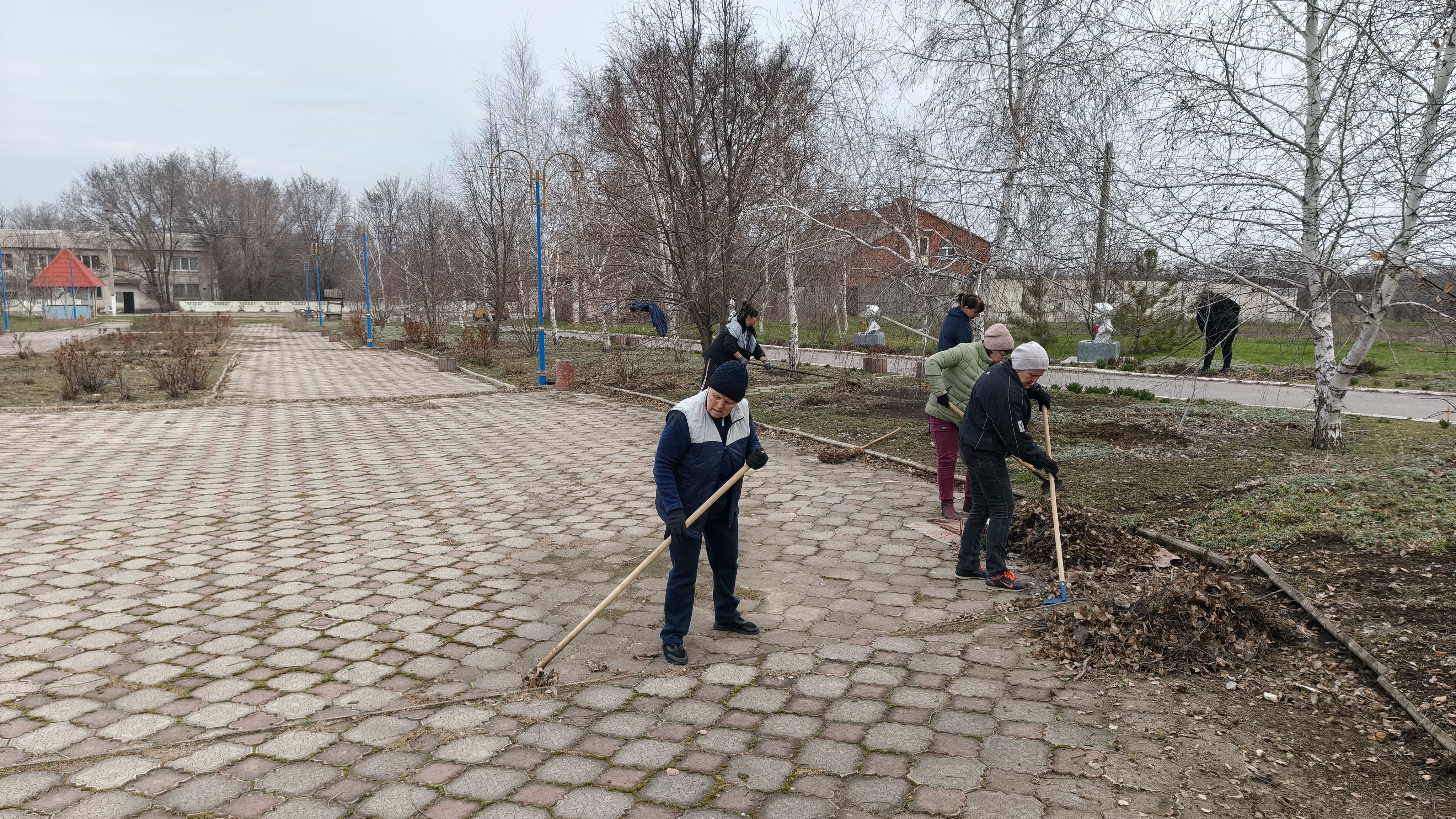 На территории села Желтое провели работы по благоустройству общественной территории.