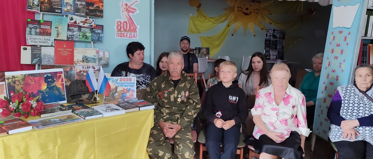 В Лозовском состоялся патриотический час «Солдат войны не выбирает».