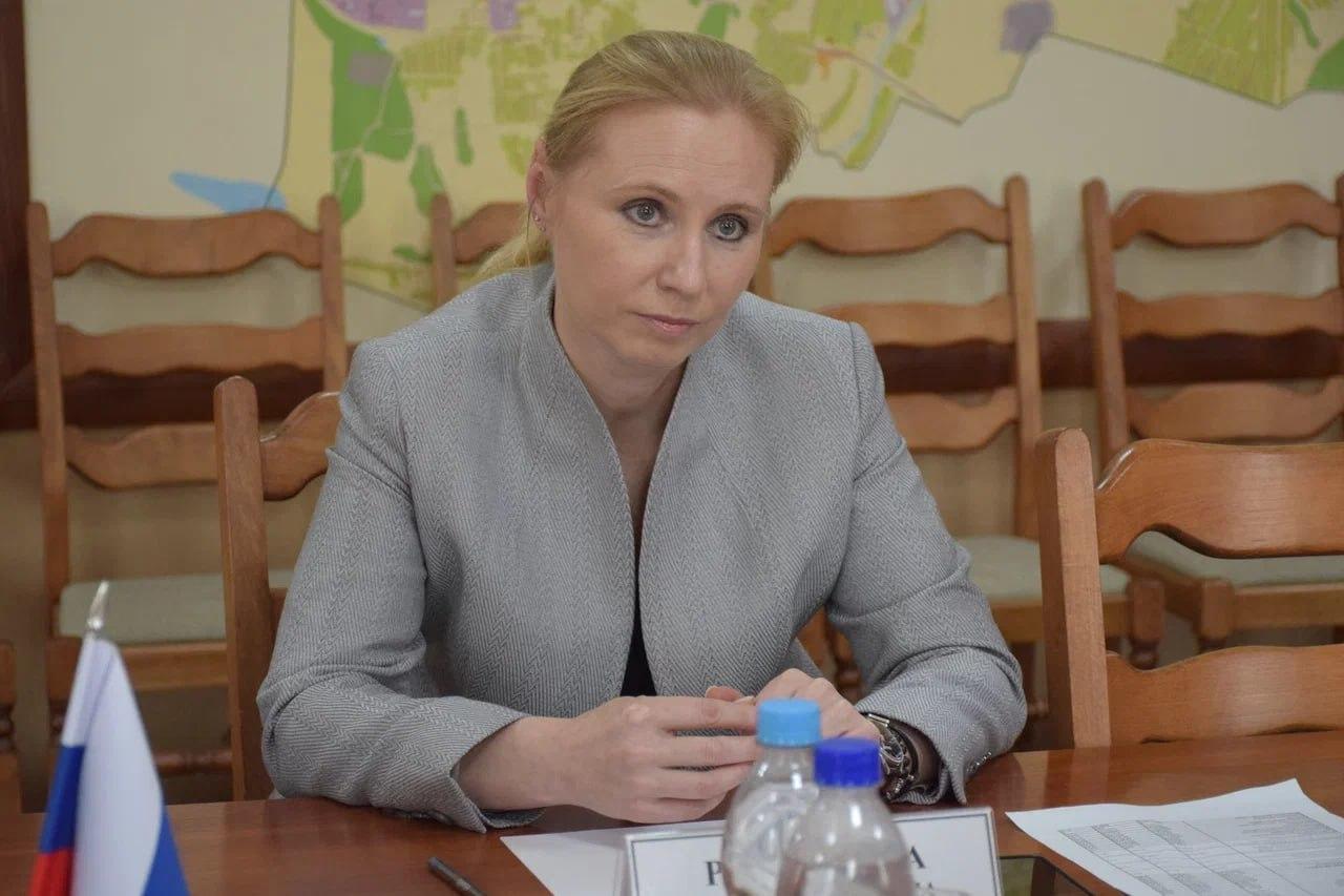 Анна Рослякова с рабочим визитом посетила Славяносербск, Первомайск и Перевальск.