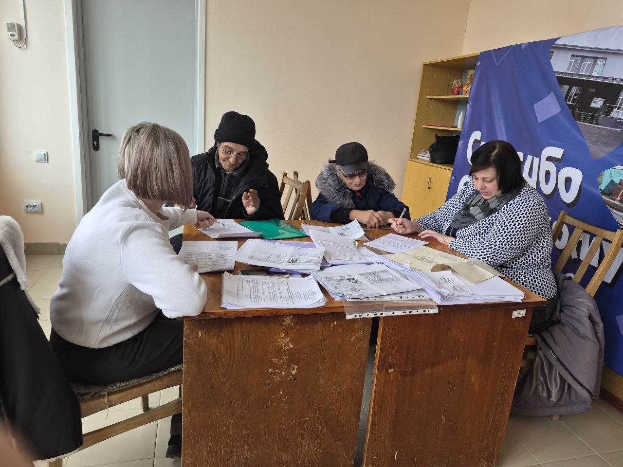 В поселке Фрунзе осуществлен выездной прием граждан.