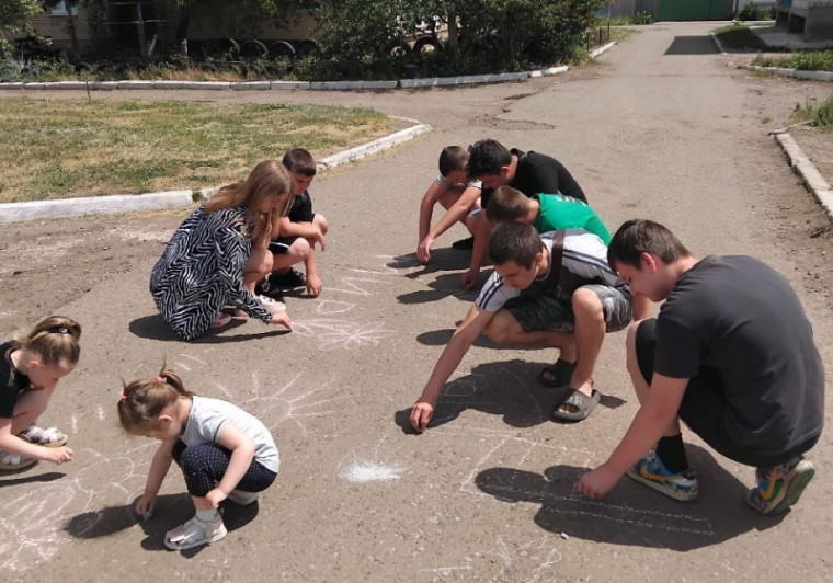 В Смелом провели игровую программу "Детство – это я и ты!" посвященную Дню защиты детей.. В Смелом провели игровую программу "Детство – это я и ты!" посвященную Дню защиты детей..