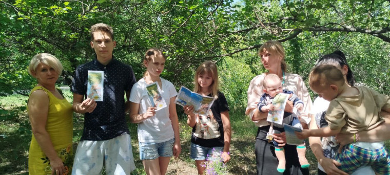 В Славяносербске провели акцию «Дарю тепло». В Славяносербске провели акцию «Дарю тепло».