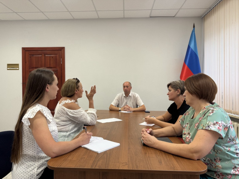В Славяносербске состоялся еженедельный приём граждан. В Славяносербске состоялся еженедельный приём граждан.