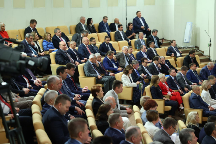 «Единая Россия» подвела итоги работы фракции в весеннюю сессию. «Единая Россия» подвела итоги работы фракции в весеннюю сессию.